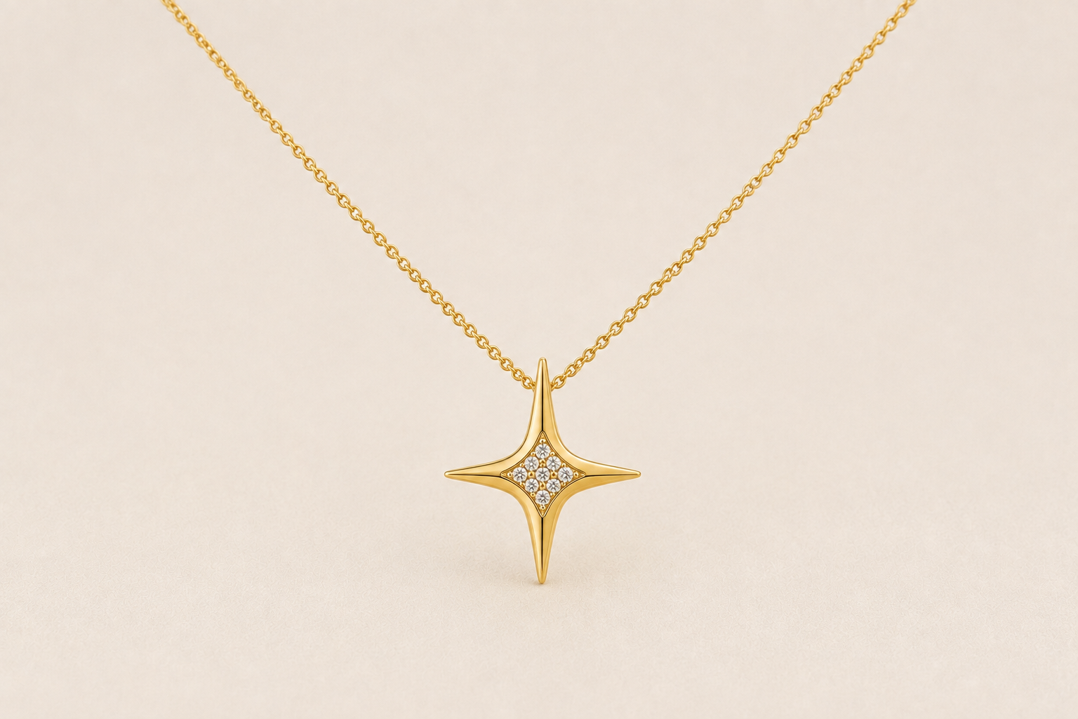 שרשרת LUMI STAR NECKLACE בזהב צהוב עם תליון כוכב ויהלומים לבנים
